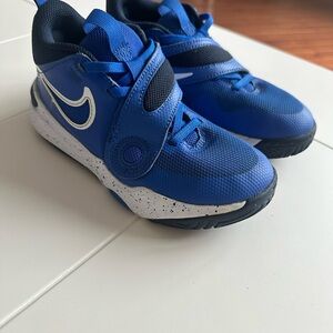 Nike Youth Royal Blue Velcro Sneakers with Speckled Midsole